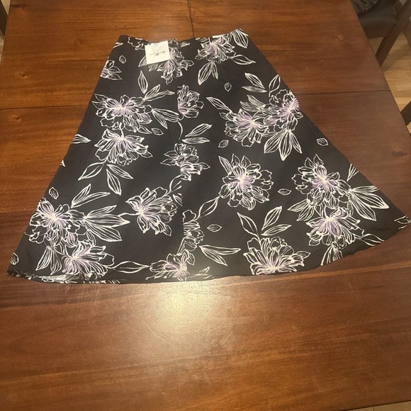 NWT Croft & Barrow Black Floral Rayon A‑Line Skirt‎ Women's Size 8 Midi Print - Picture 5 of 5